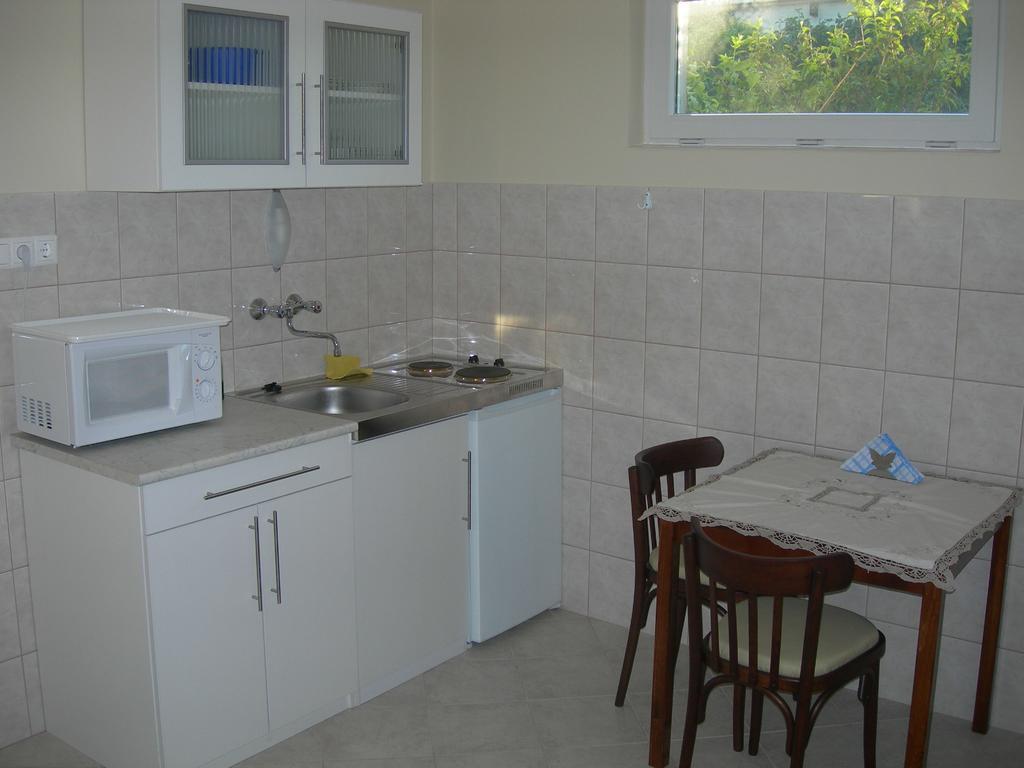 Radek Vendeghaz Es Apartman Halaszi Exterior photo