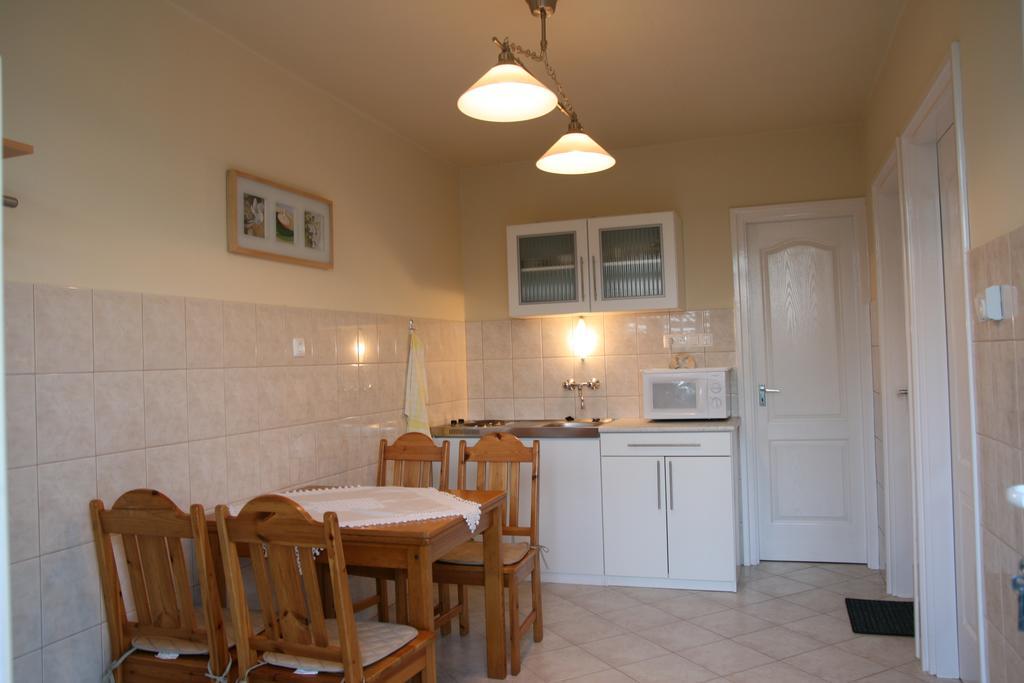 Radek Vendeghaz Es Apartman Halaszi Exterior photo